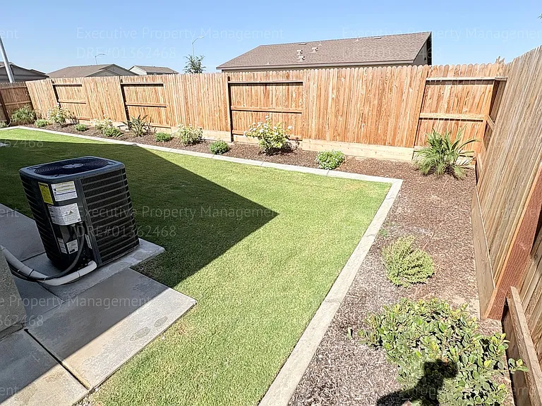 8921 Kemi St — Photo 59
