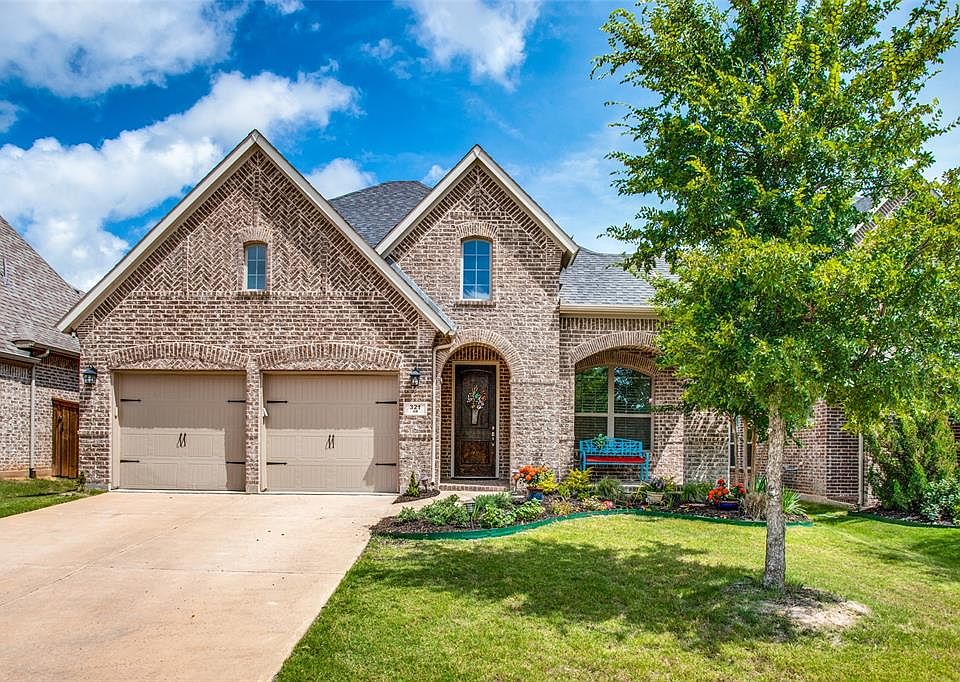 1st image of 321 Mossy Rock Dr
