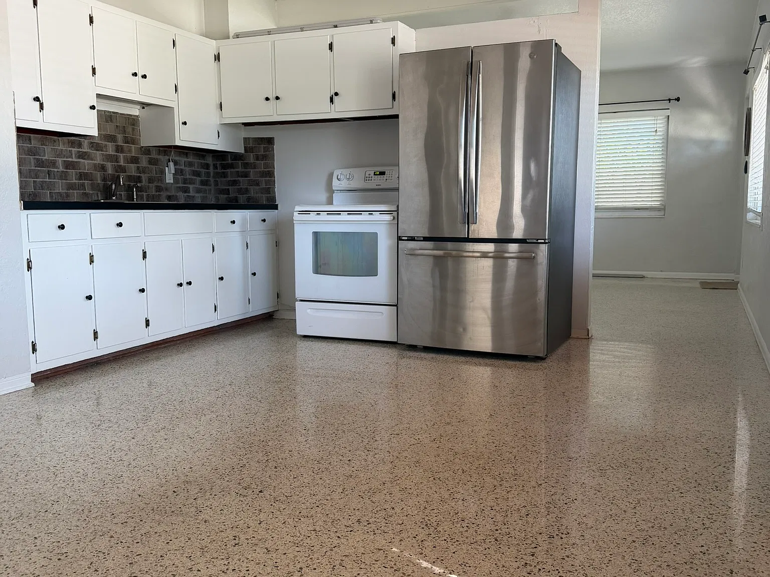 3 bed, 1571 sqft, $2,000 — Photo 3