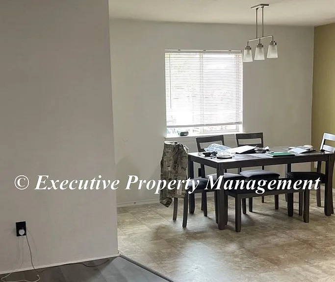208 Mesquite Cir — Photo 3