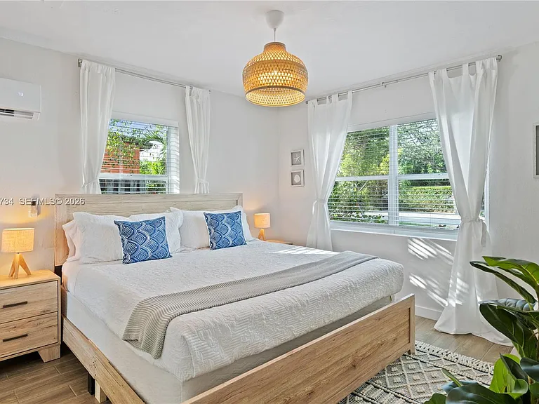 300 SW 23rd St #2 — Photo 12
