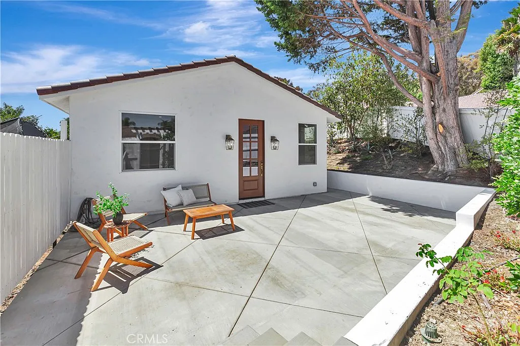 2 bed, 900 sqft, $4,500 — Photo 1
