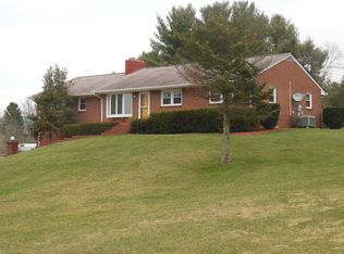 1660 Whitman Ln, Christiansburg, VA 24073