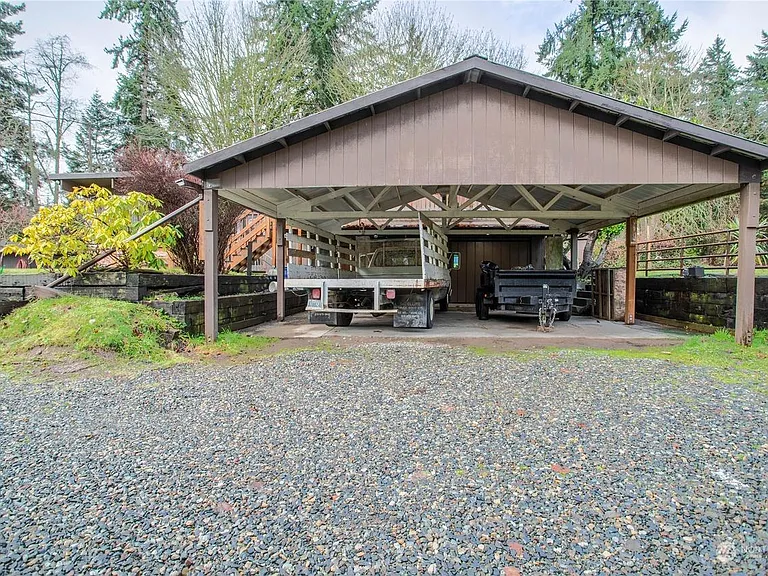2215 S Castle Way — Photo 3