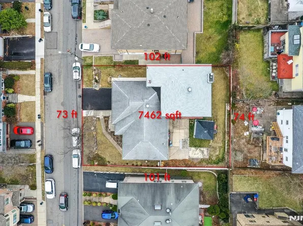 252 9th St, Palisades Park, NJ 07650