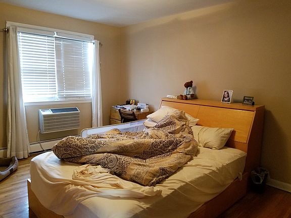 5th image of 3216 35th Ave #2F