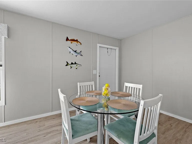 1747 Beverly Dr — Photo 8