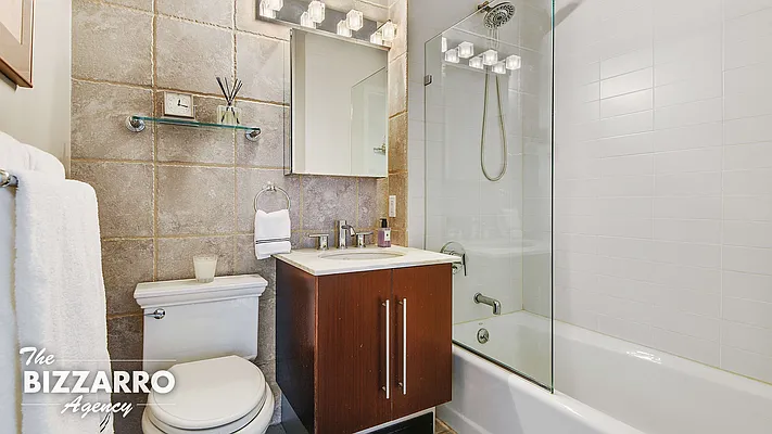 Sold by Bizzarro Agency | media 11