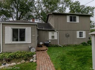9393 Boncrest St, Commerce Township, MI 48382