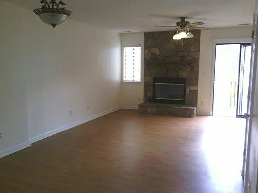 2 bed, 2.5 bath, 1088 sqft, $1,575 — Photo 3