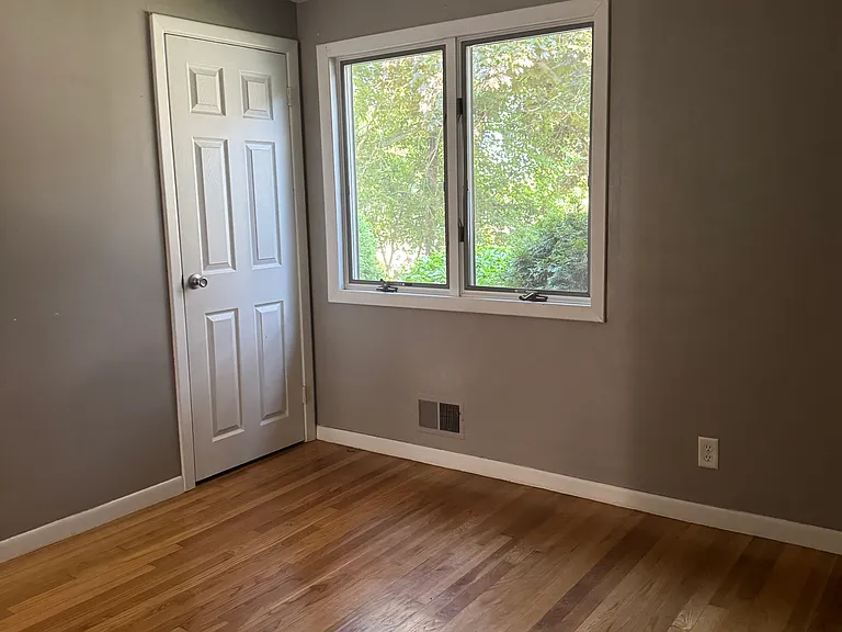 109 Larchmont Rd — Photo 16