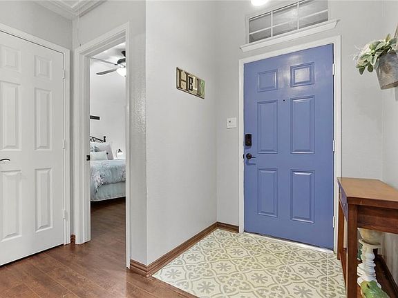 4th image of 516 Creekbend St
