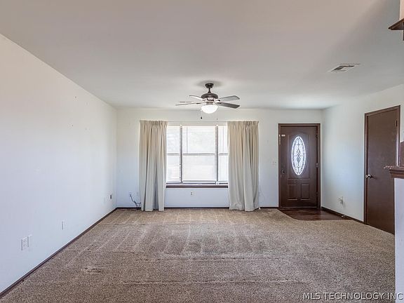 3rd image of 309 W Ford St