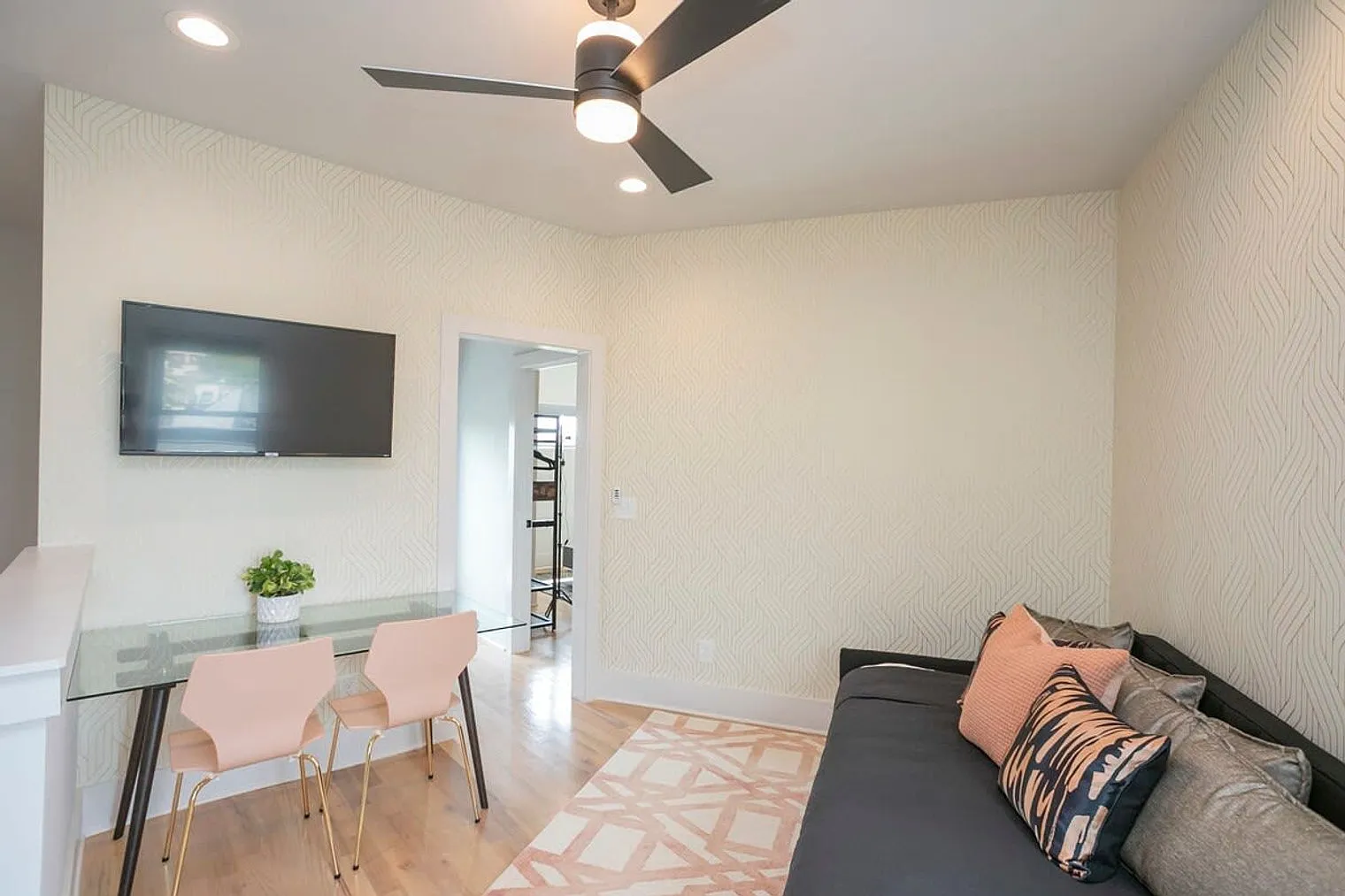 4 bed, 4.0 bath, 2389 sqft, $9,595 — Photo 4
