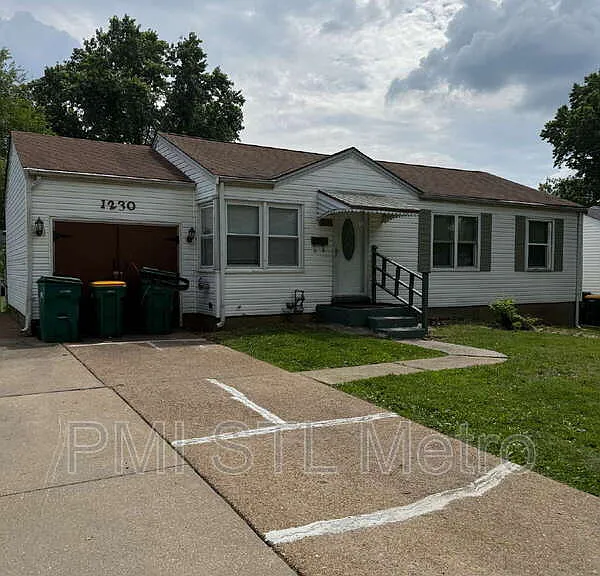 1230 Roxton Dr — Photo 1