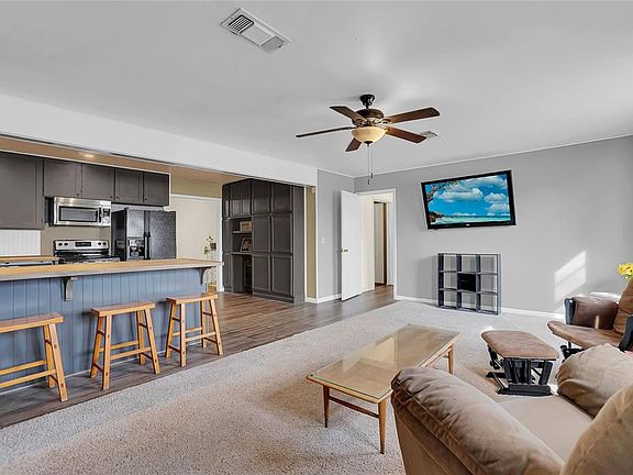5th image of 302 S Highland Dr