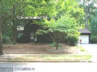 8833 Burbank Rd, Annandale, VA 22003
