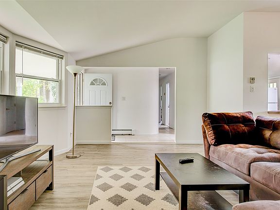 3rd image of 83 University Heights Dr