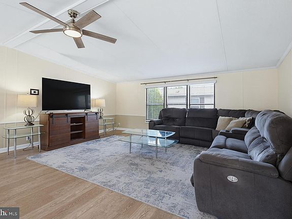 4th image of 211 Greyfield Dr