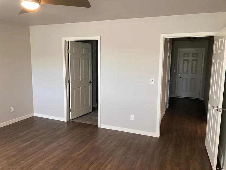 4 Bed 3 Bath Twin Home — Photo 13