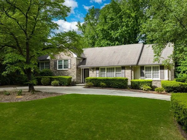 2237 Royal Crest Dr, Birmingham, AL 35216