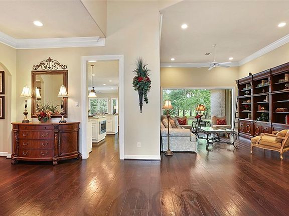 5th image of 10803 Club House Cir