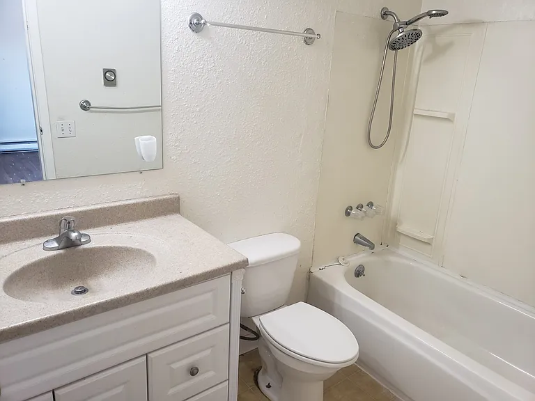 4511 Folker St #18A — Photo 3