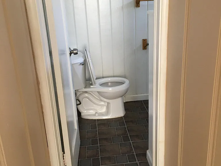 112 N H St — Photo 9