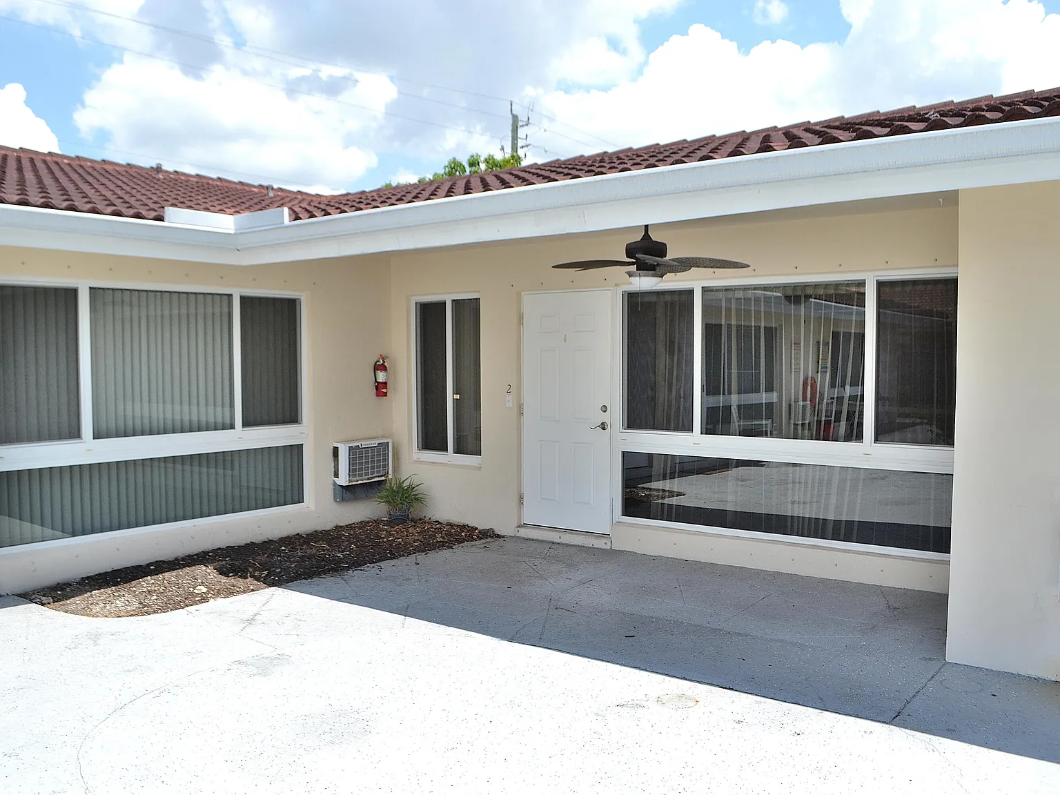 2 bed, 2.0 bath, 1210 sqft, $2,150 — Photo 2