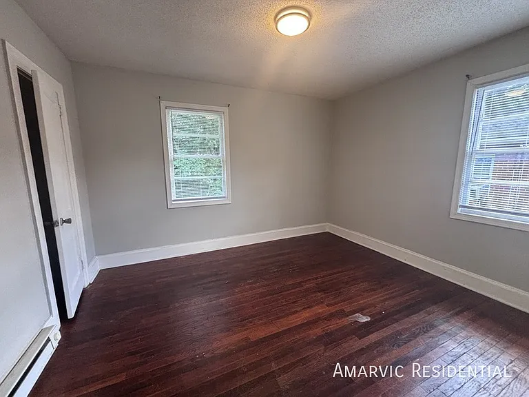 407 Dexter St — Photo 3
