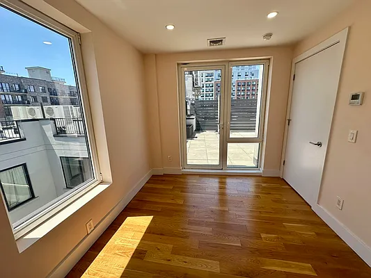 Rented by EXR | media 29