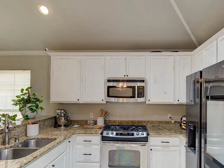 3933 White Lake Dr — Photo 3