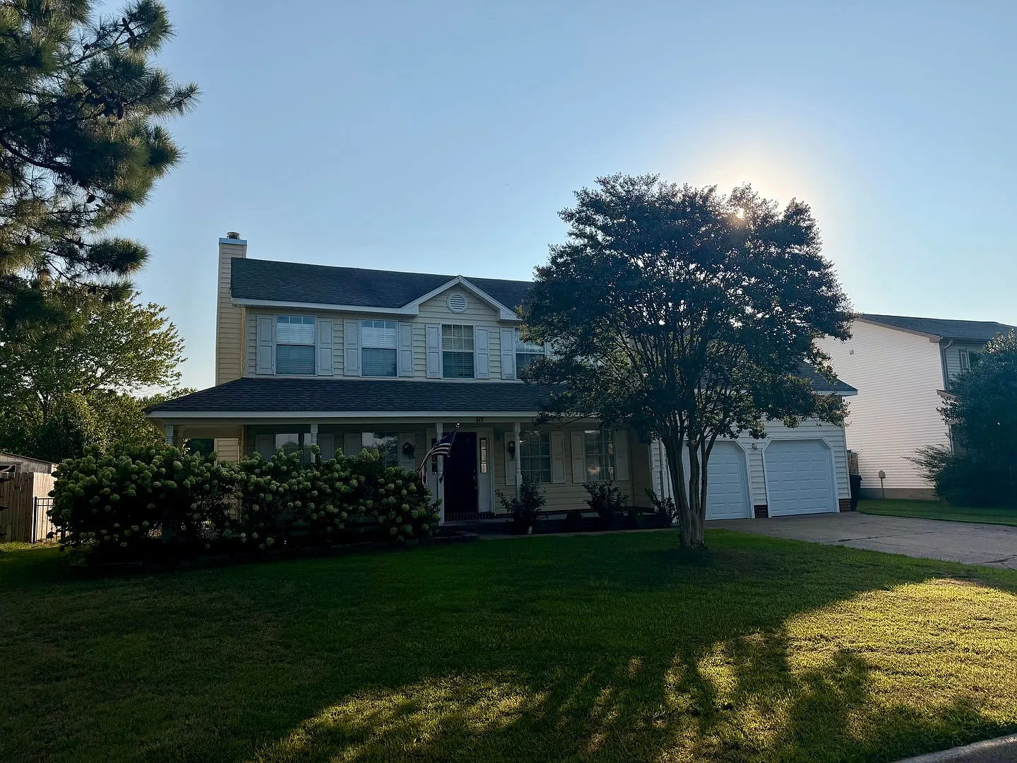 4 bedroom, 2.5 bath on the water — Photo 2