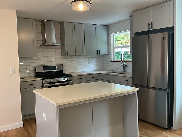 1301 Pierce Pl NE — Photo 3