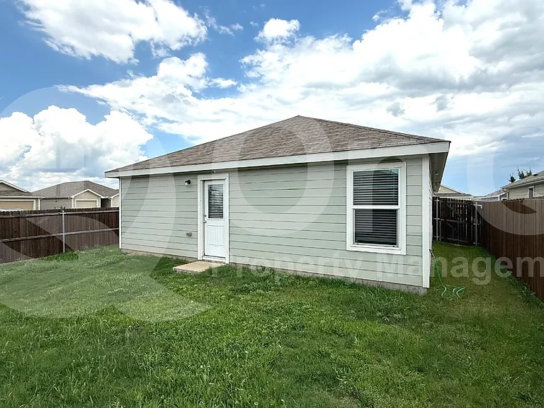 5322 Longshadow Dr — Photo 18
