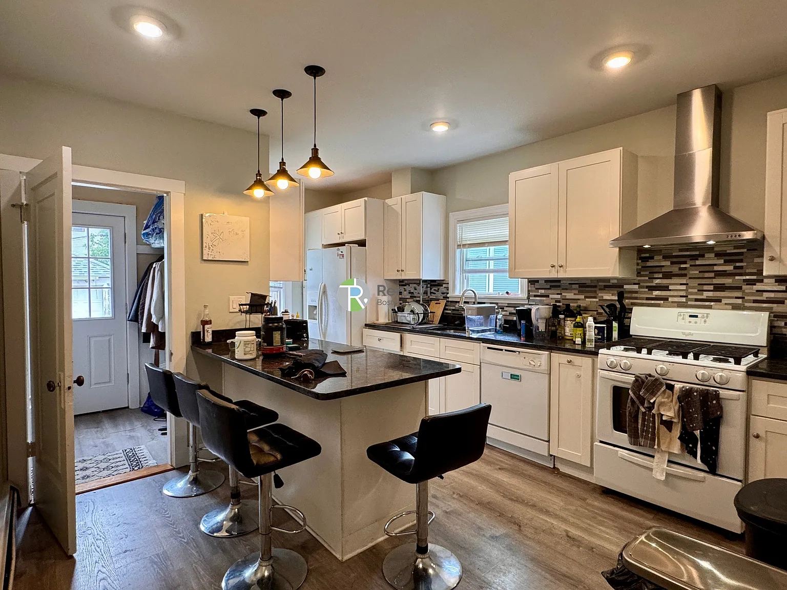3 bed, 1.0 bath, $4,050 — Photo 1