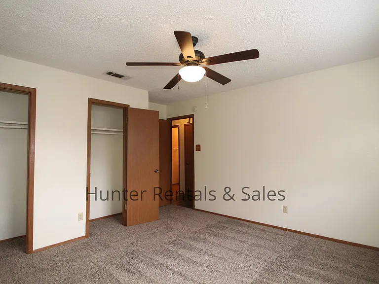 2404 Windmill Dr — Photo 13