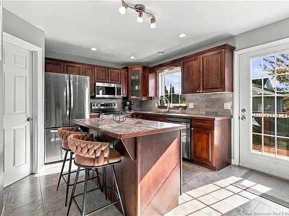 3rd image of 34 Christopher Cres