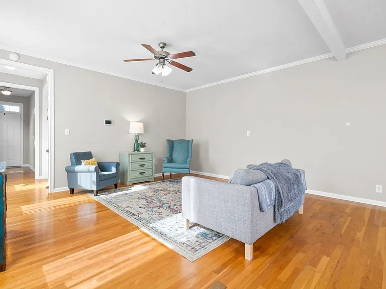 2200 Fairfax Dr — Photo 7