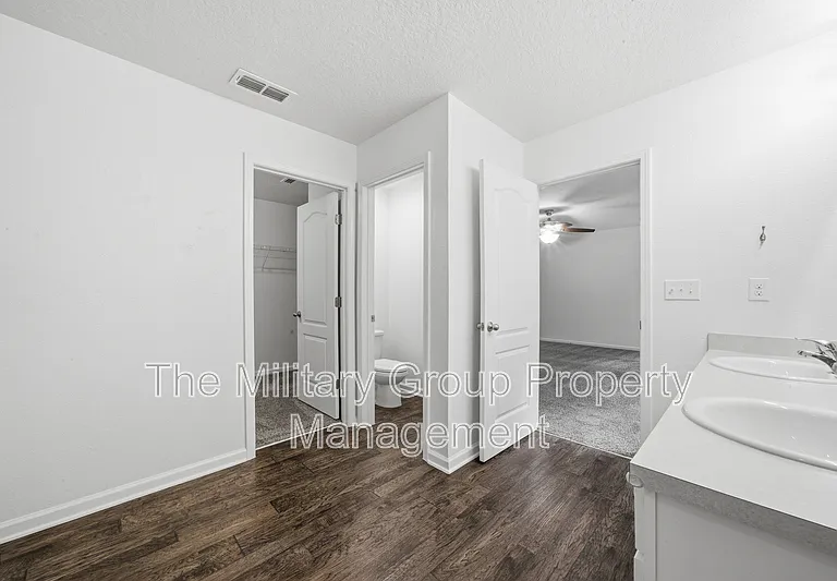 7814 Meadow Walk Ln — Photo 27