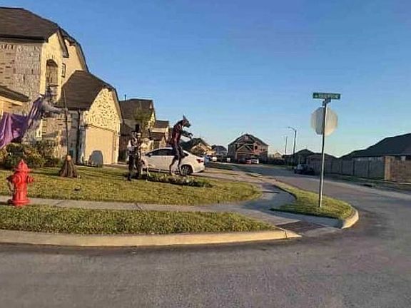 Exterior Neighborhood (street photo)