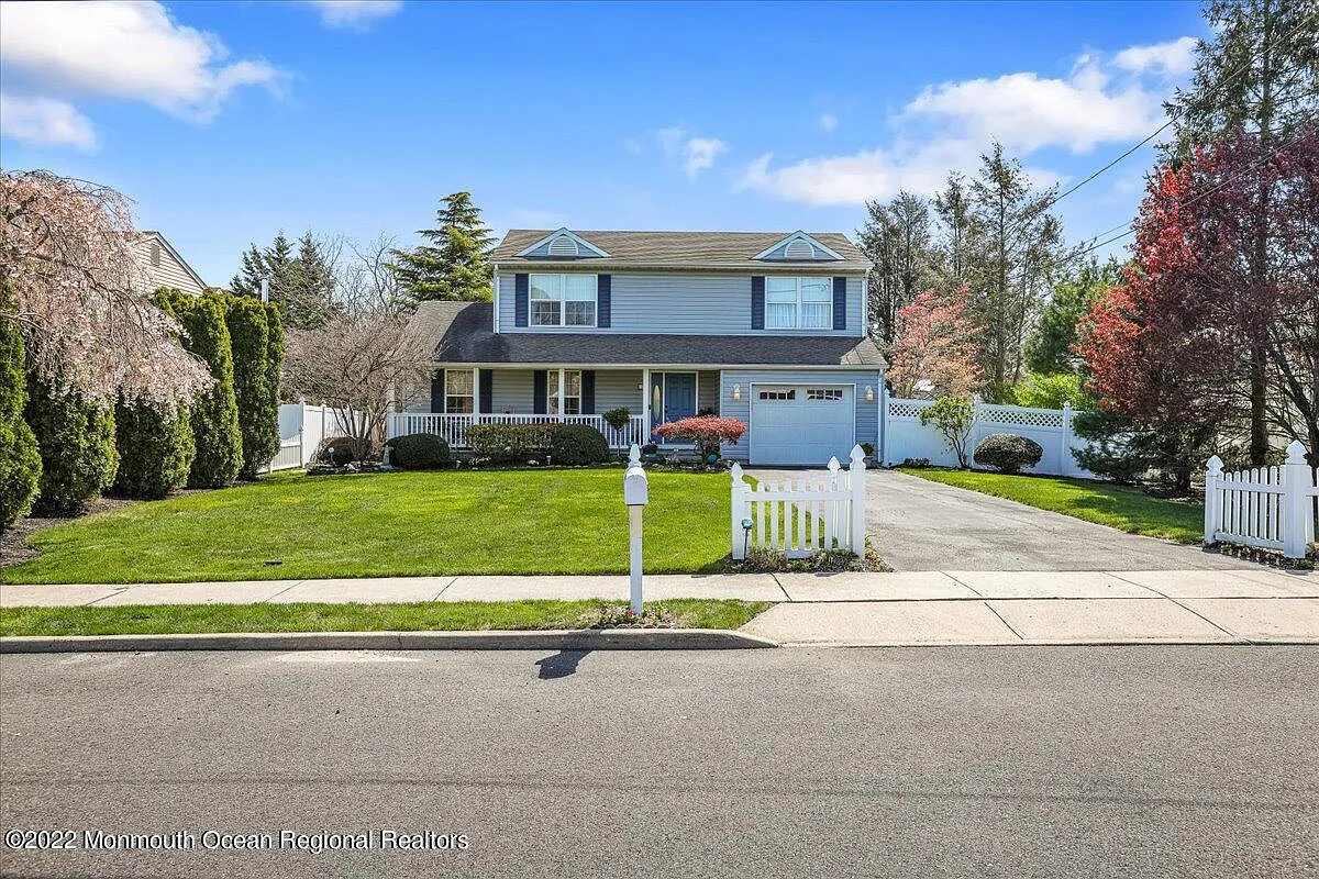 785 Nebraska Ave photo 1