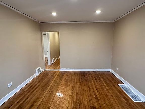 3rd image of 227 W 112th Pl #1