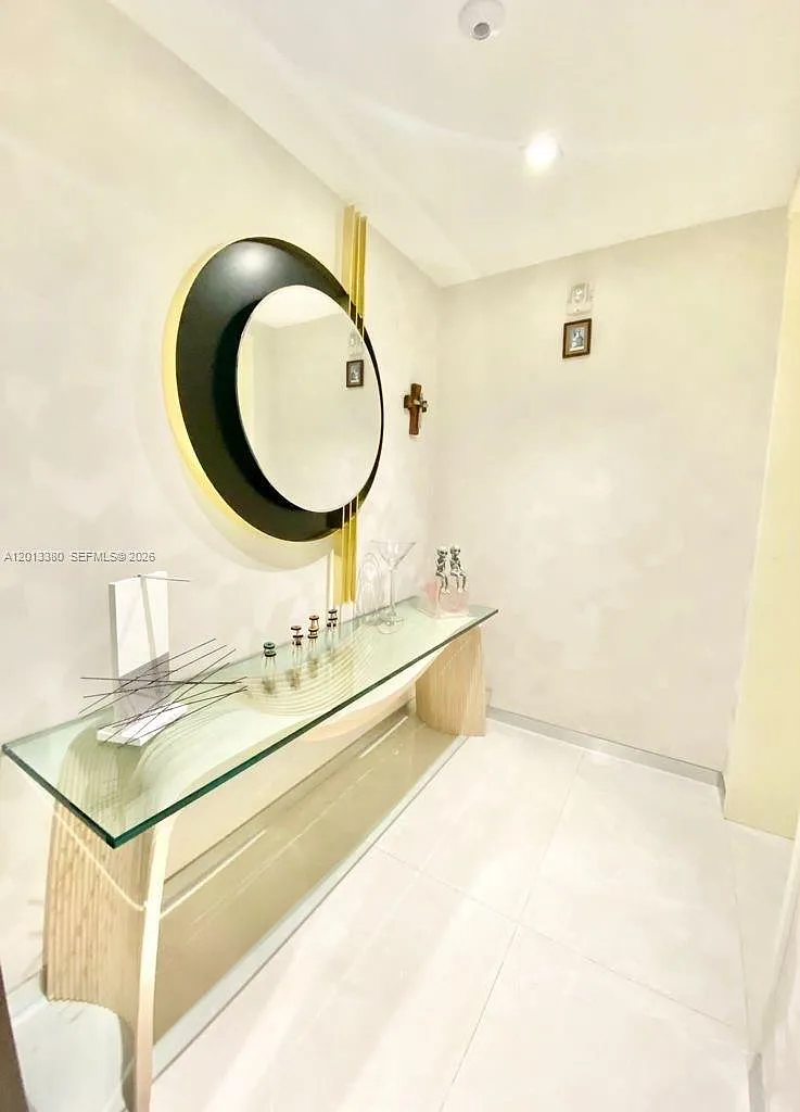 Building Photo - 16901 Collins Ave #701