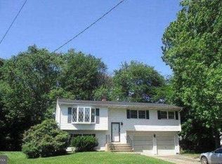 21 Clive Ct, Ewing, NJ 08638