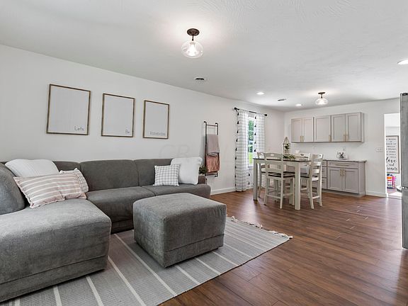 4th image of 387 Hillview Dr
