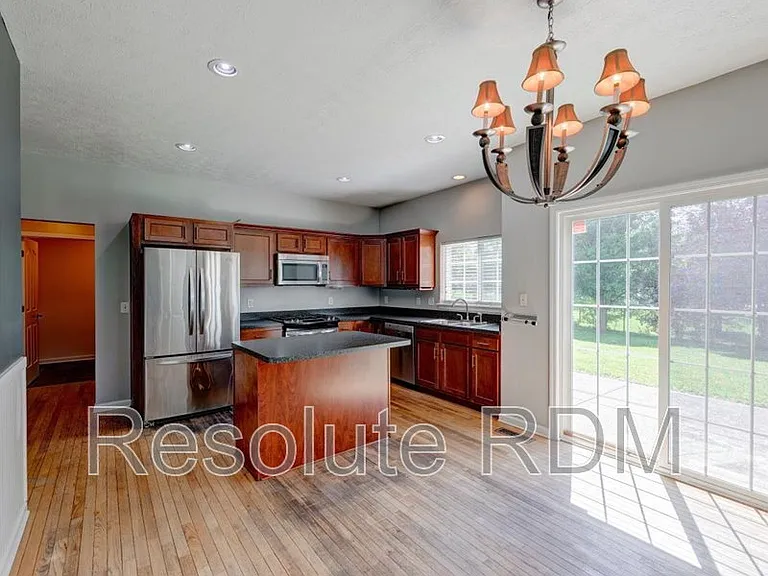 8262 Plumwood Ln — Photo 10