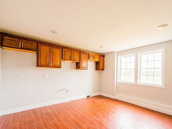 2nd image of 8 Bog View Rd