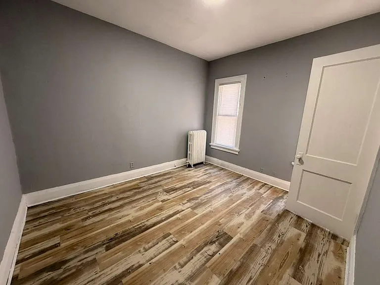 2042 Joffre St #1 — Photo 12