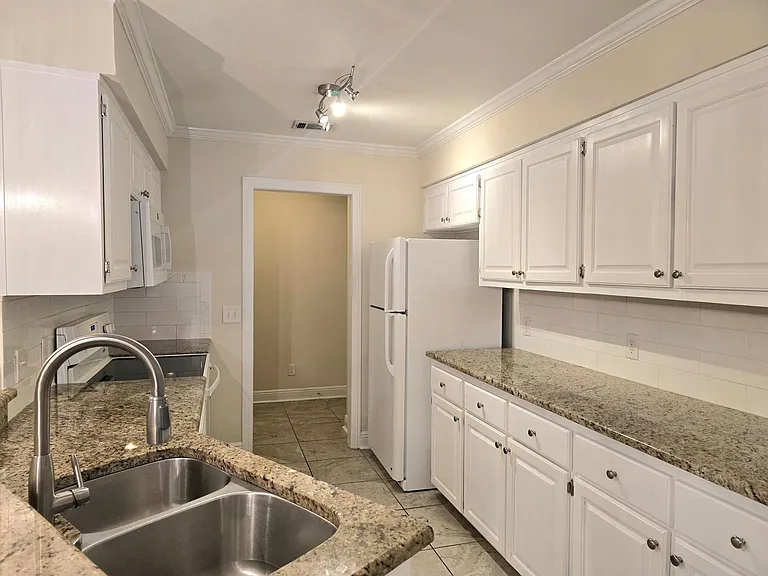 10017 Foxrun Rd — Photo 5